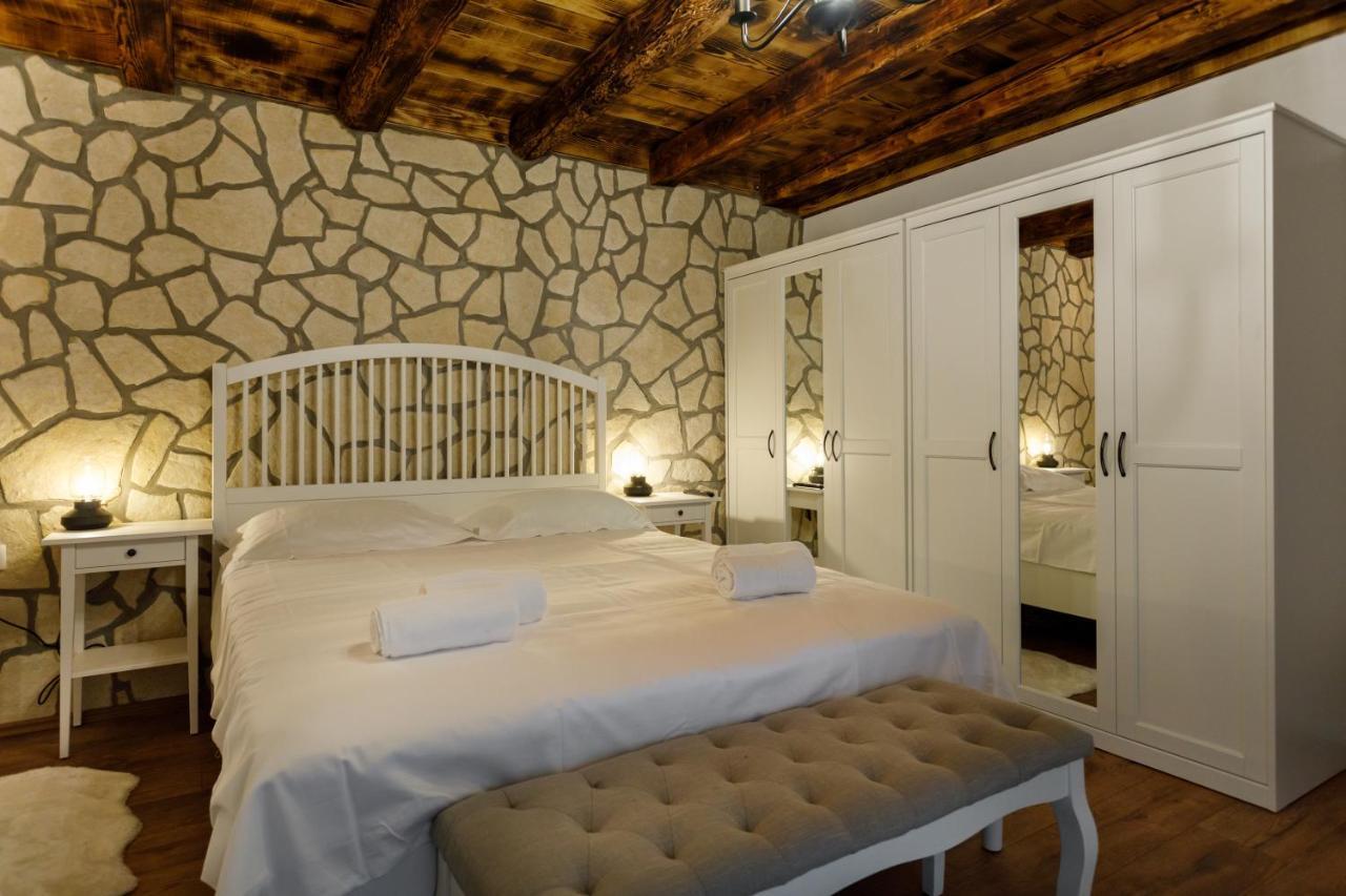 Rustic Apartment Evelin Krk Town Exterior foto