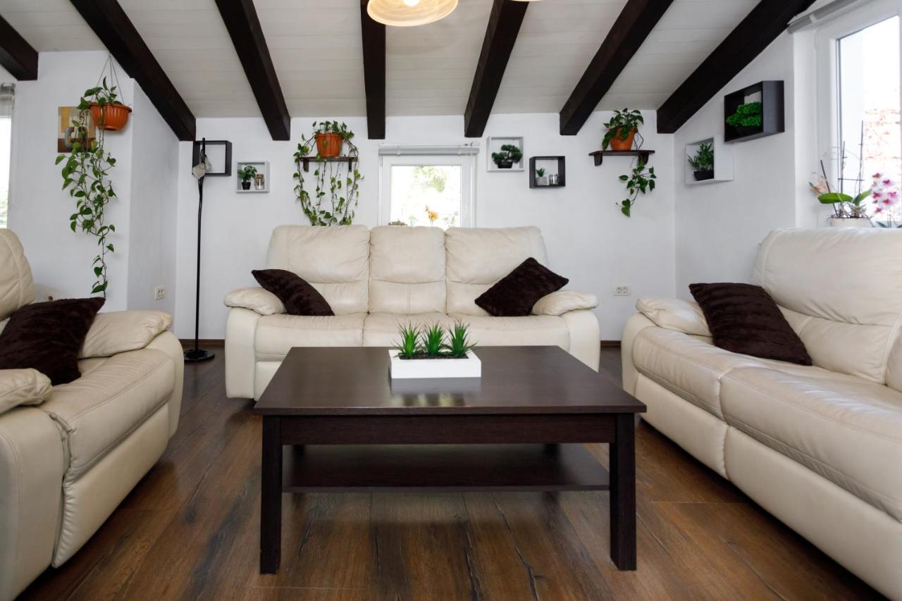 Rustic Apartment Evelin Krk Town Exterior foto