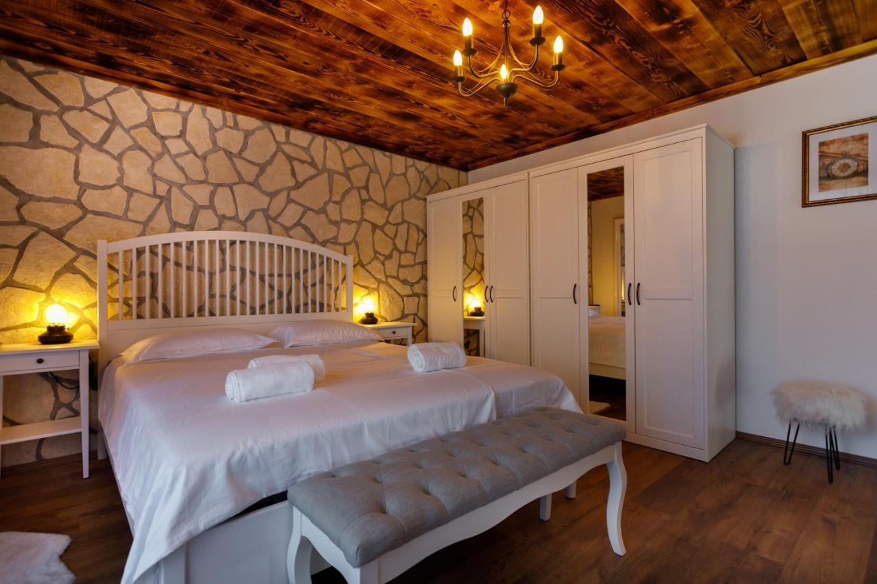 Rustic Apartment Evelin Krk Town Exterior foto